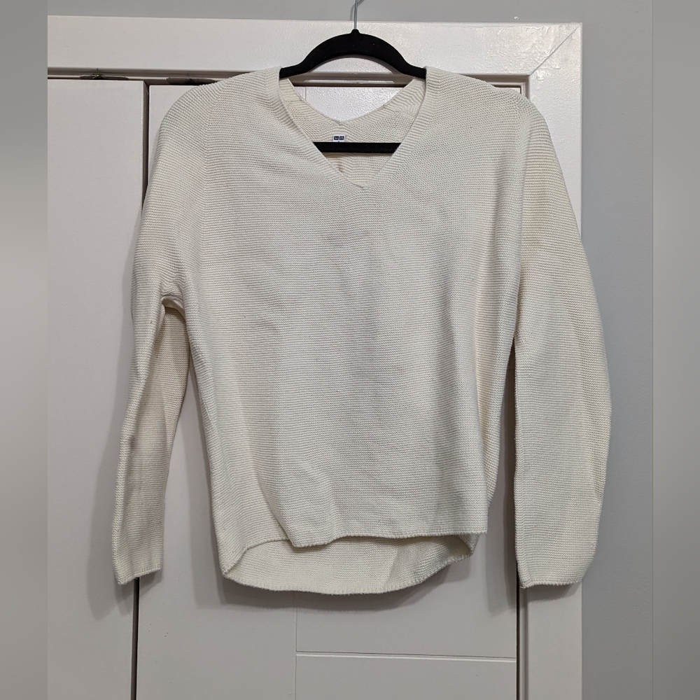 Off white knitted sweater from Uniqlo